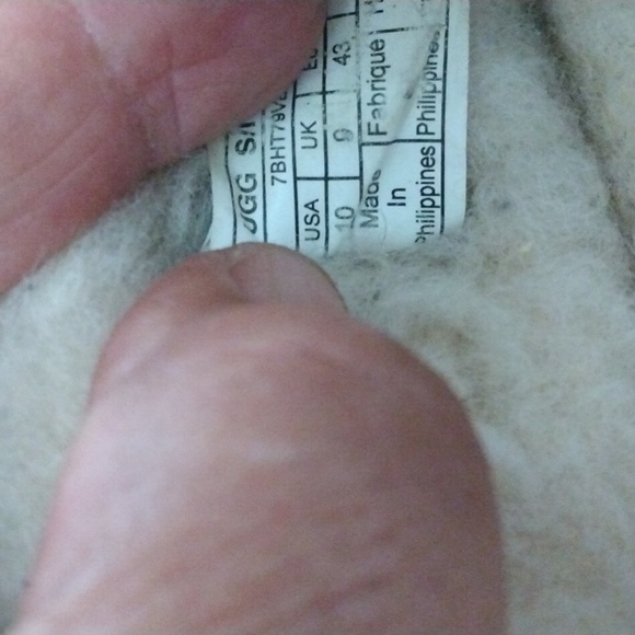 UGG SLIPPERS - Picture 8 of 8